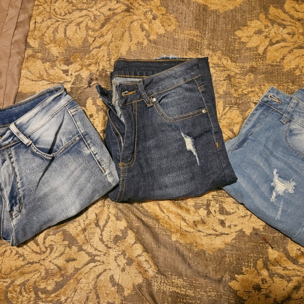 3 pairs small Jeans